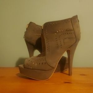 Olive Pumps